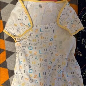 Baby Gerber swaddle wrap newborn (alohabet print)